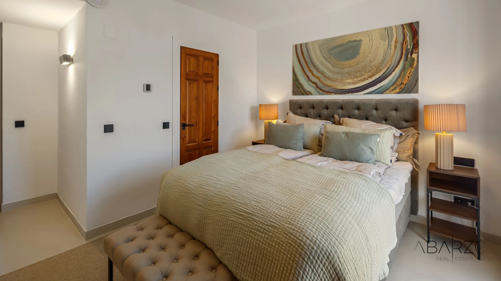 Elegant Beachside Townhouse in Marbella Golden Mile with Rooftop Terrace and Sea Views — interior, Golden Mile, Marbella (23 of 40)