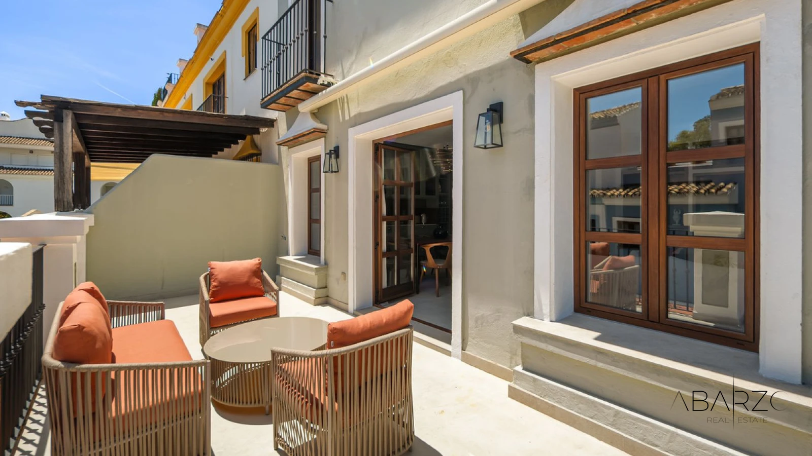 Elegant Beachside Townhouse in Marbella Golden Mile with Rooftop Terrace and Sea Views — interior, Golden Mile, Marbella (5 of 40)