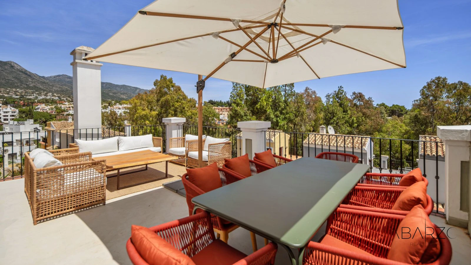 Elegant Beachside Townhouse in Marbella Golden Mile with Rooftop Terrace and Sea Views — interior, Golden Mile, Marbella (32 of 40)