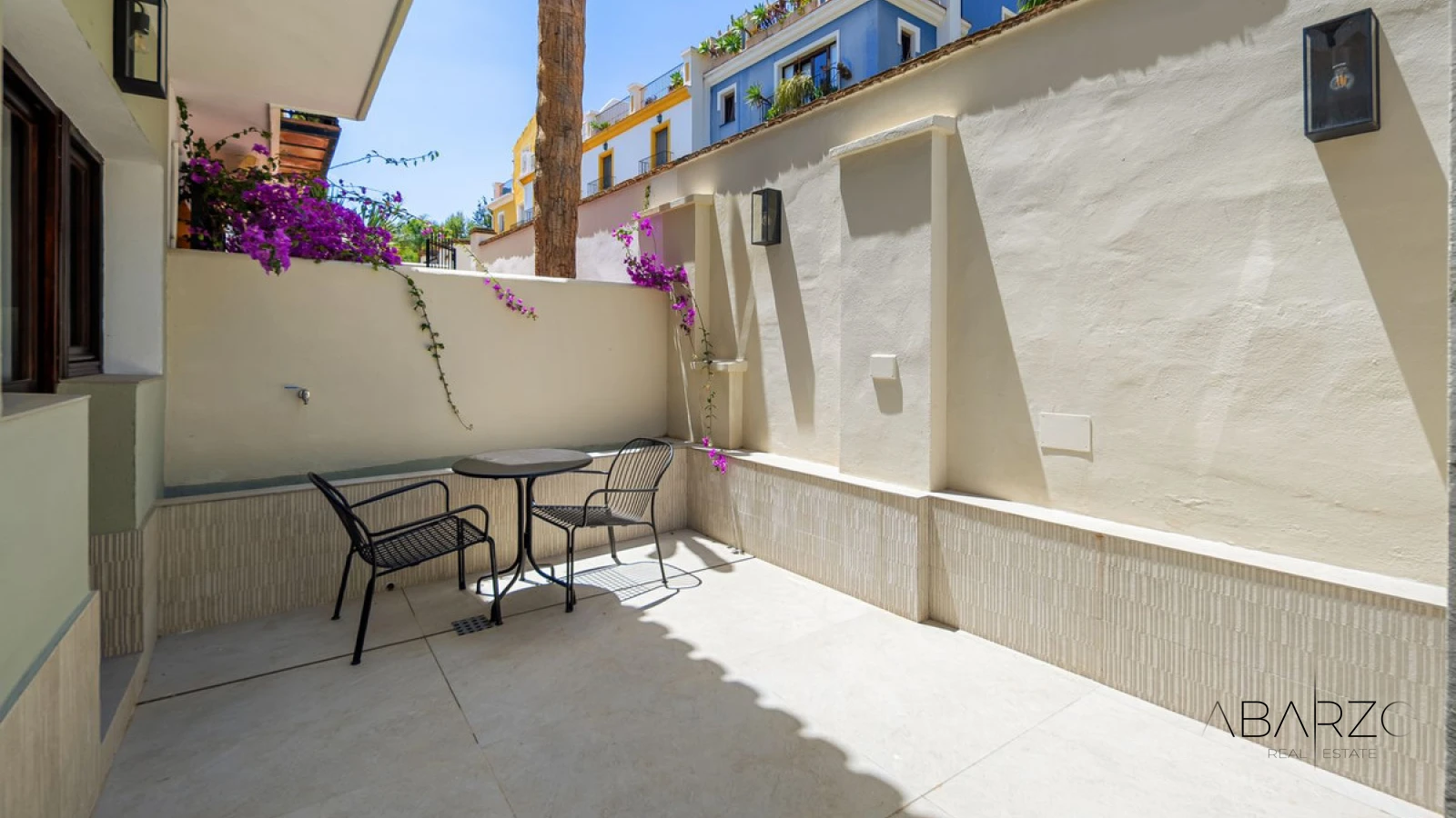 Elegant Beachside Townhouse in Marbella Golden Mile with Rooftop Terrace and Sea Views — interior, Golden Mile, Marbella (38 of 40)