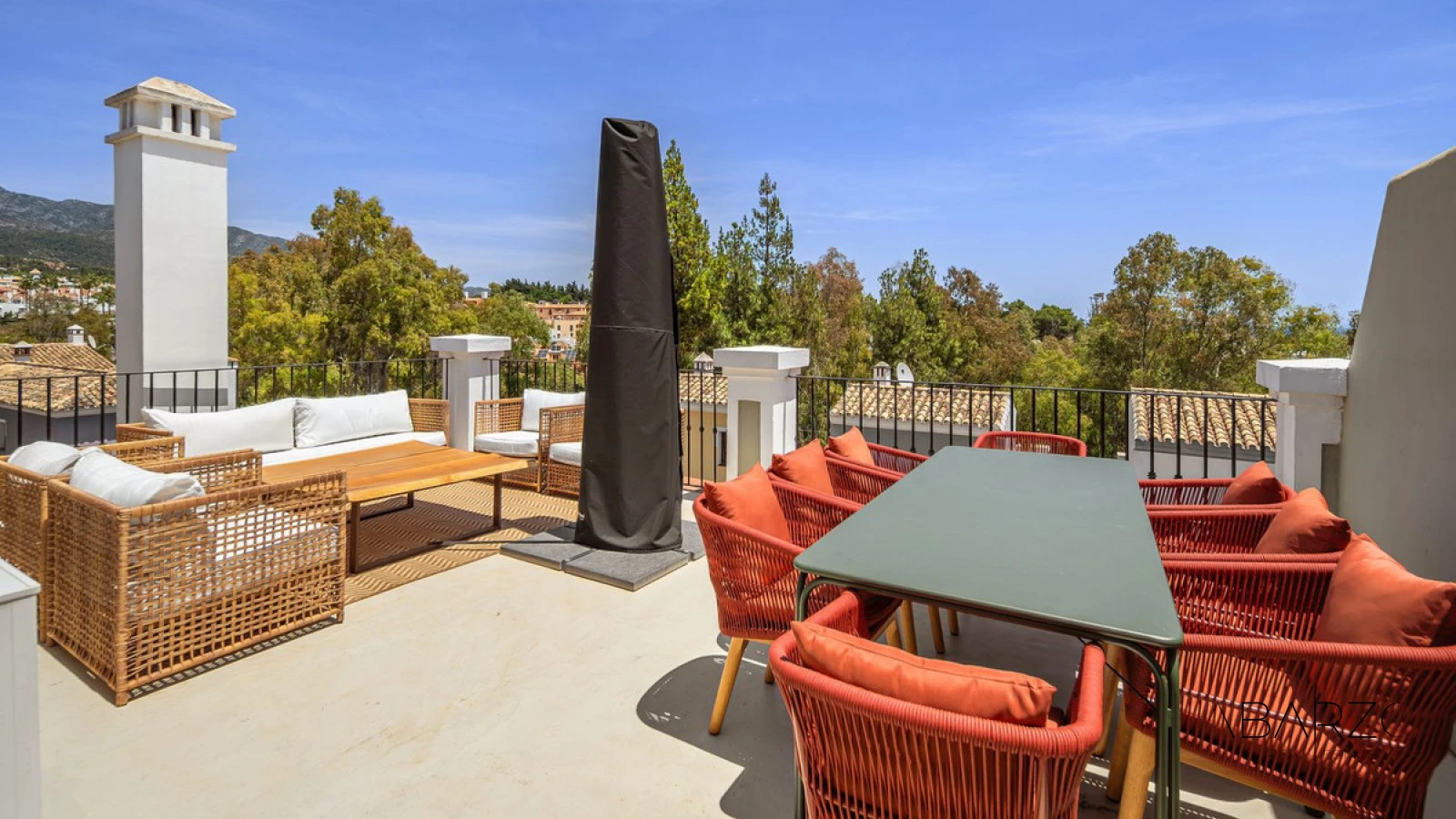 Elegant Beachside Townhouse in Marbella Golden Mile with Rooftop Terrace and Sea Views — interior, Golden Mile, Marbella (3 of 40)