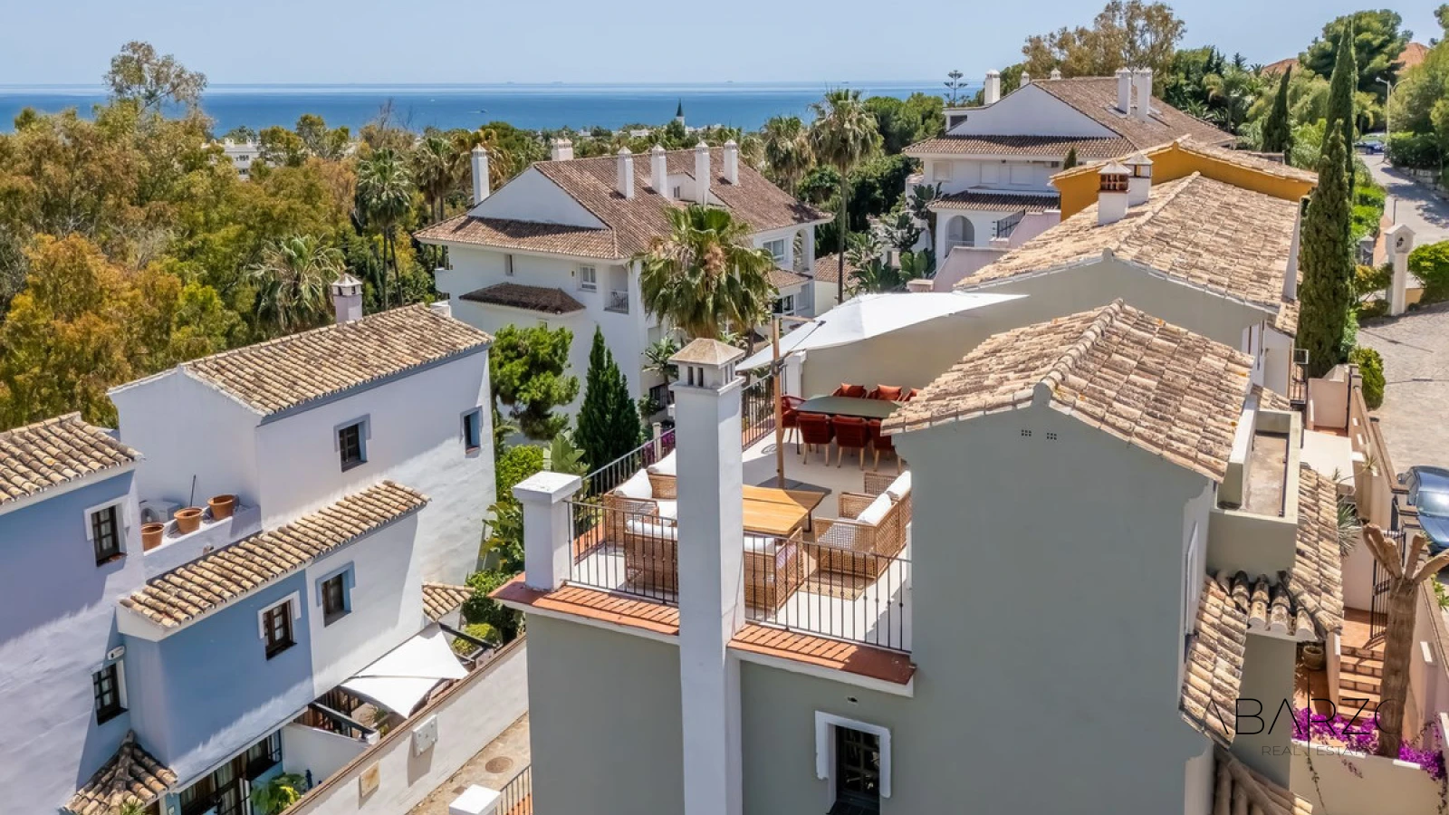 Elegant Beachside Townhouse in Marbella Golden Mile with Rooftop Terrace and Sea Views — luxury property for sale in Golden Mile, Marbella