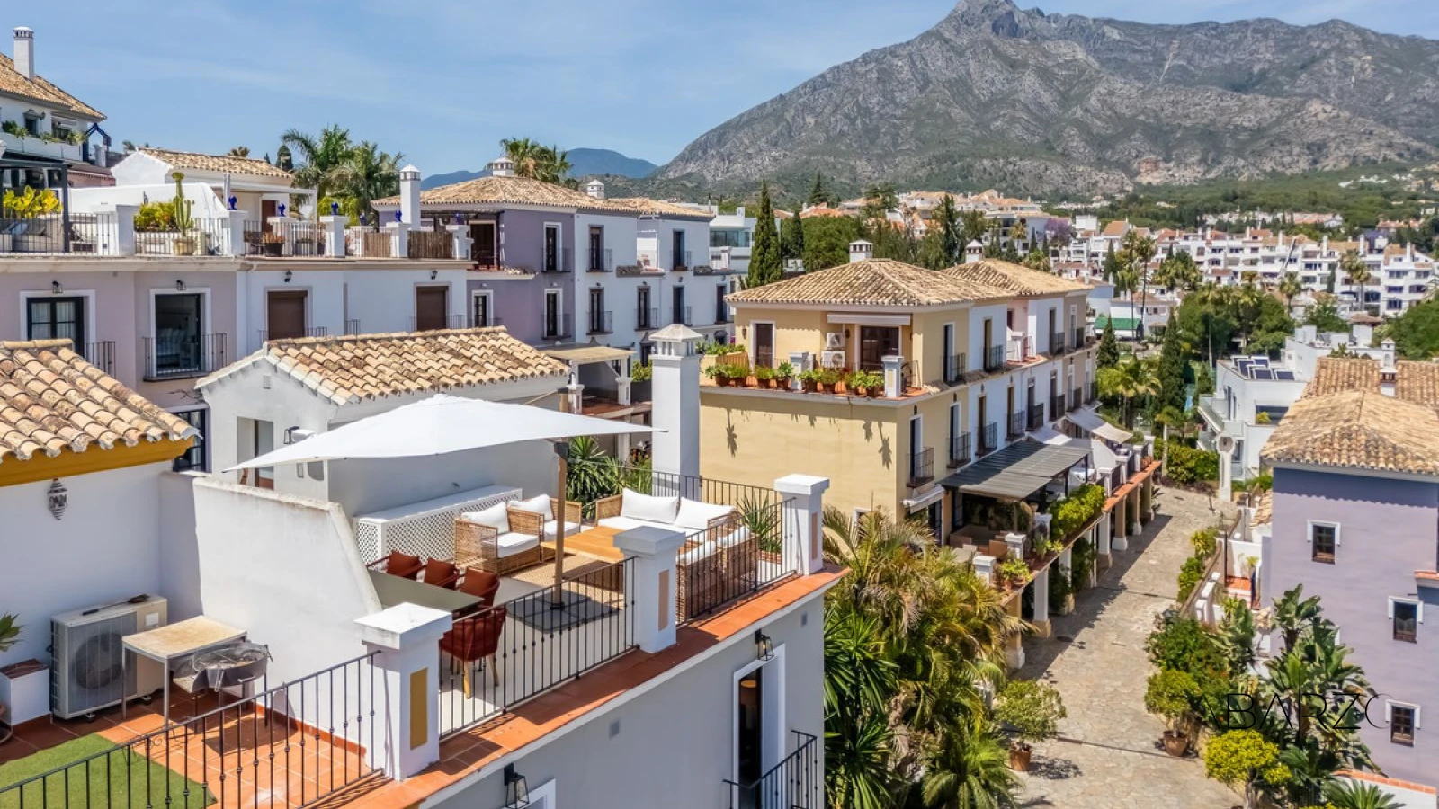 Elegant Beachside Townhouse in Marbella Golden Mile with Rooftop Terrace and Sea Views — interior, Golden Mile, Marbella (40 of 40)