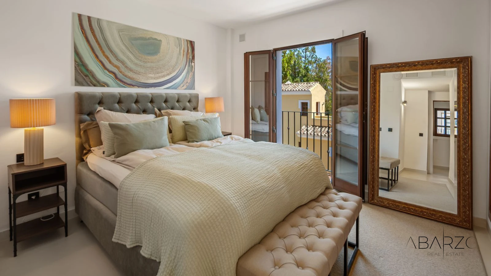 Elegant Beachside Townhouse in Marbella Golden Mile with Rooftop Terrace and Sea Views — interior, Golden Mile, Marbella (19 of 40)