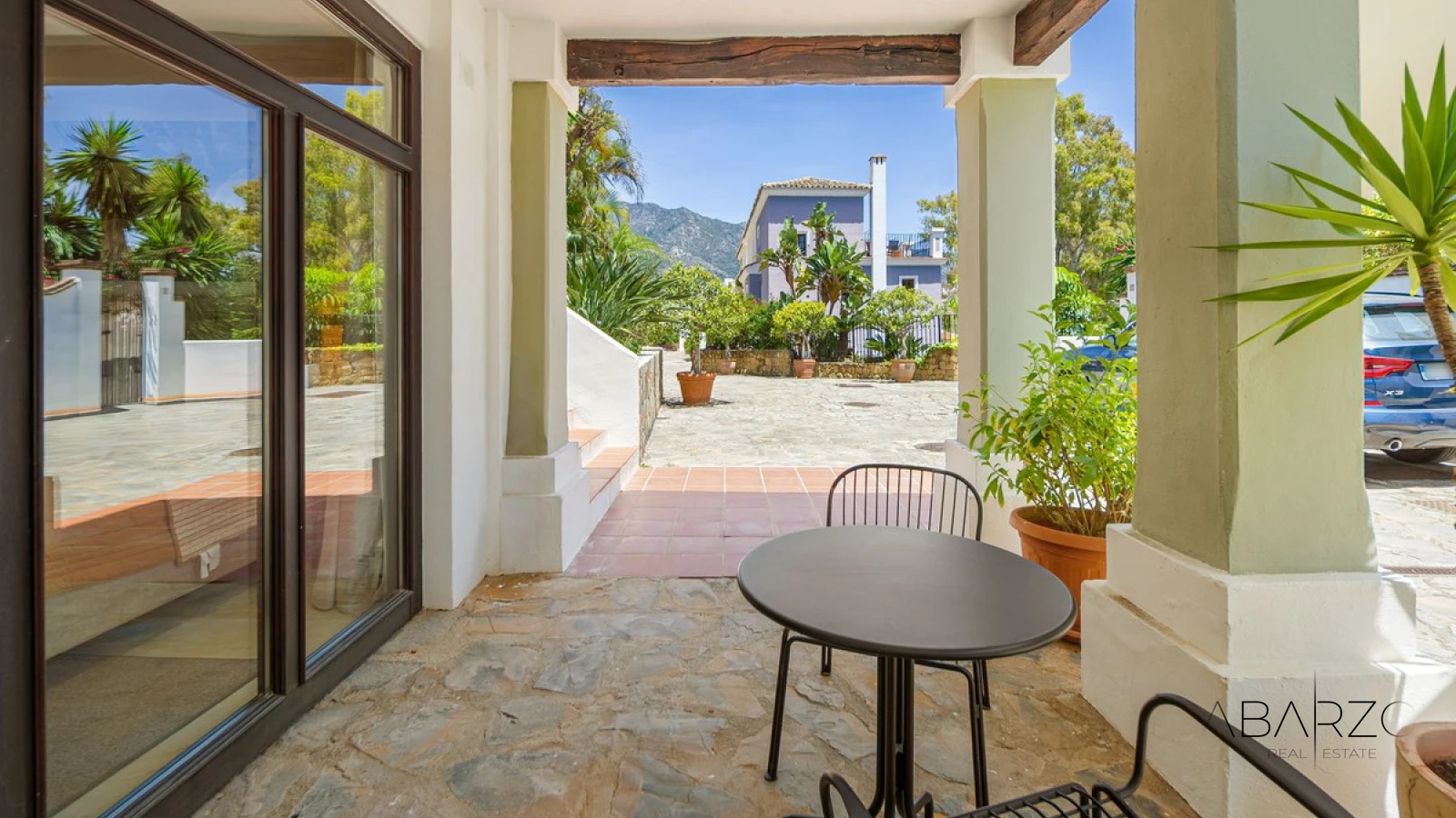 Elegant Beachside Townhouse in Marbella Golden Mile with Rooftop Terrace and Sea Views — interior, Golden Mile, Marbella (37 of 40)