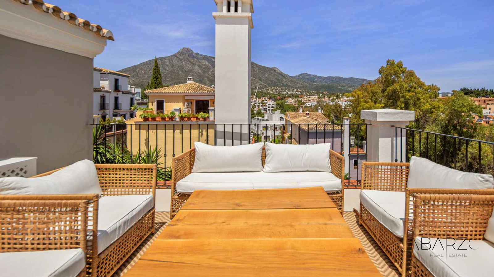 Elegant Beachside Townhouse in Marbella Golden Mile with Rooftop Terrace and Sea Views — interior, Golden Mile, Marbella (33 of 40)
