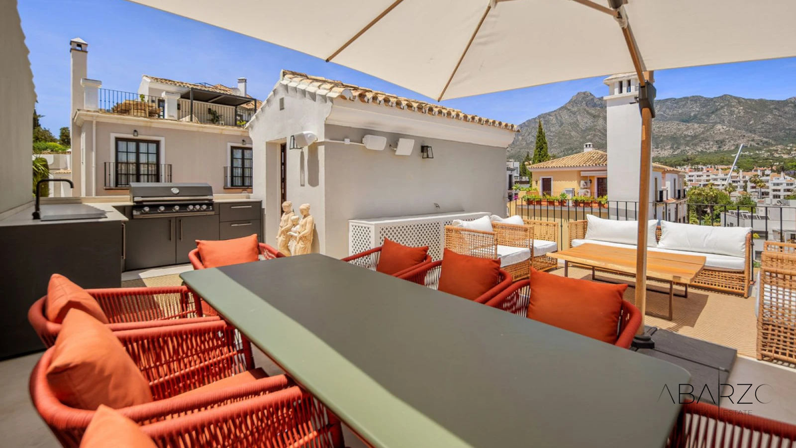 Elegant Beachside Townhouse in Marbella Golden Mile with Rooftop Terrace and Sea Views — interior, Golden Mile, Marbella (36 of 40)