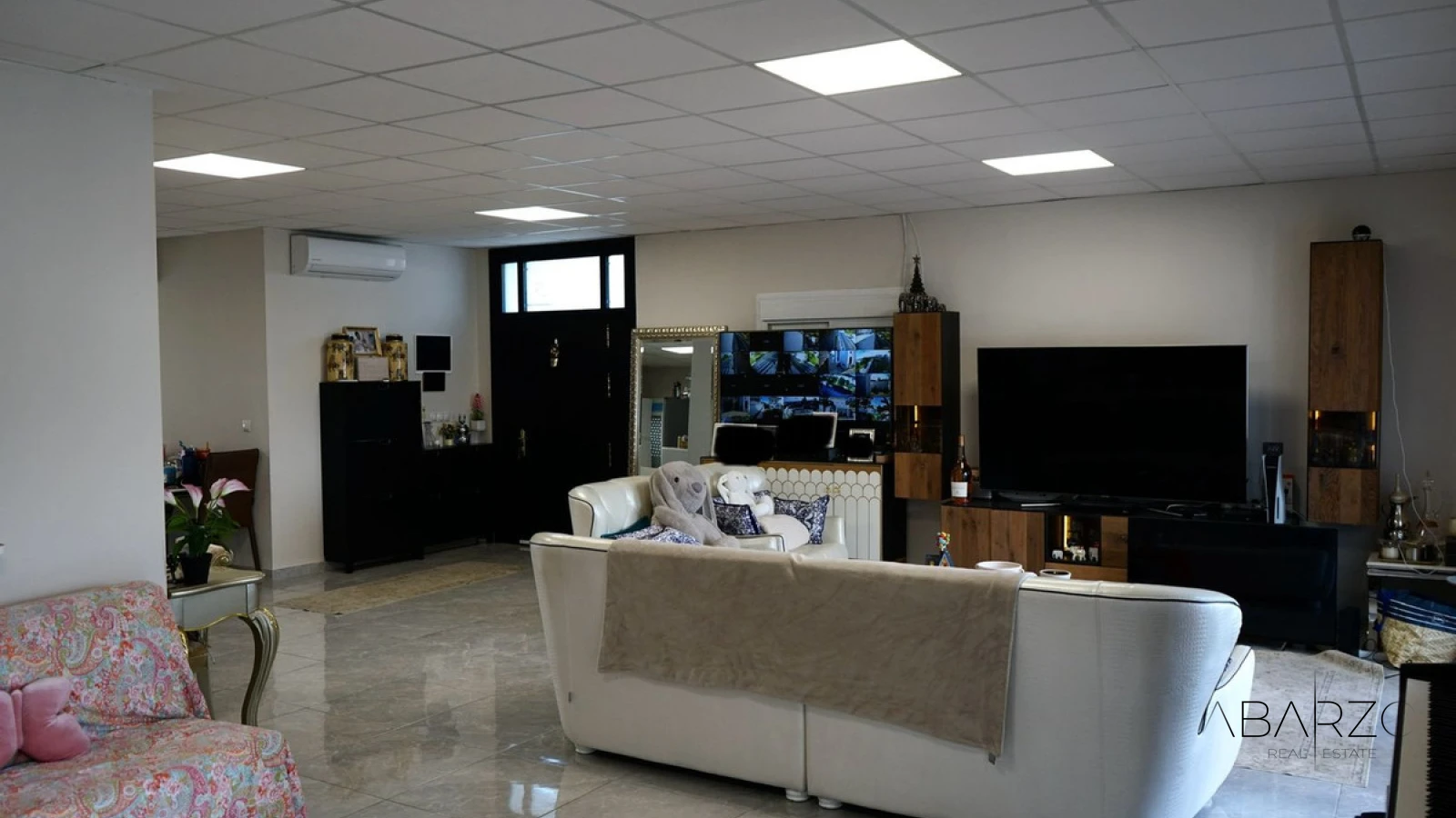 Villa con vistas al mar en Xarblanca, piscina privada, parcela grande y potencial de reforma — interior, Marbella Centro, Marbella (9 of 23)