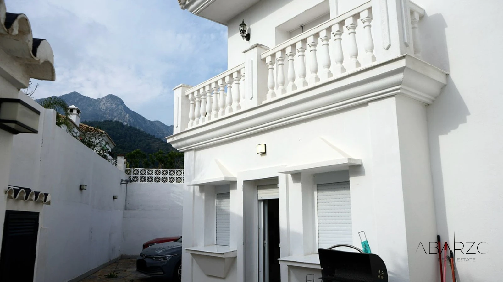 Villa con vistas al mar en Xarblanca, piscina privada, parcela grande y potencial de reforma — interior, Marbella Centro, Marbella (5 of 23)