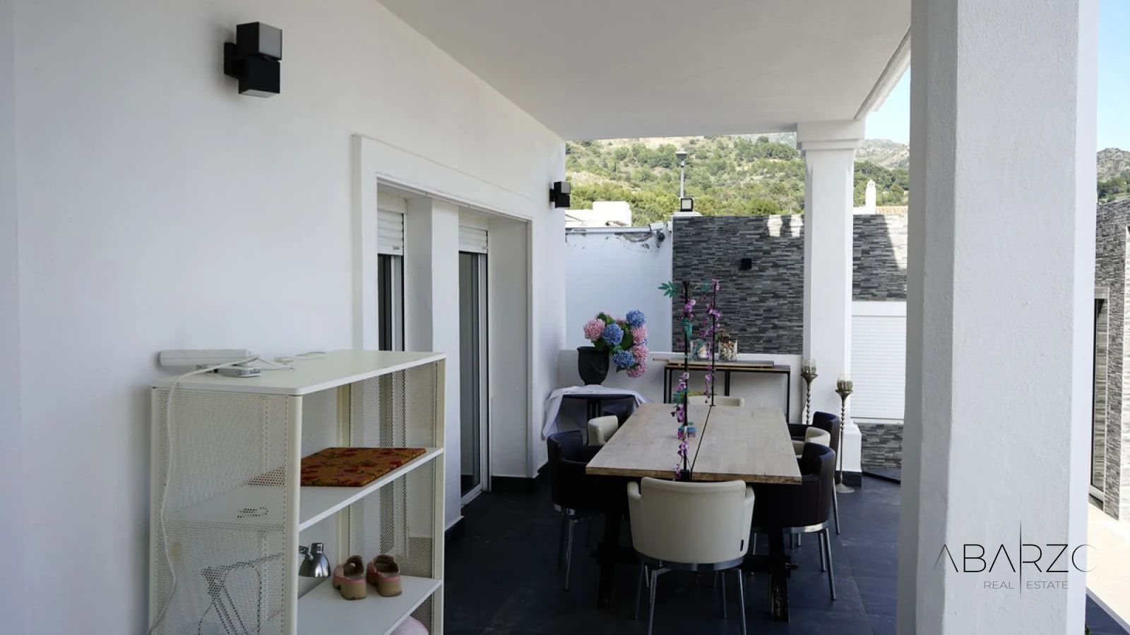 Villa con vistas al mar en Xarblanca, piscina privada, parcela grande y potencial de reforma — interior, Marbella Centro, Marbella (20 of 23)