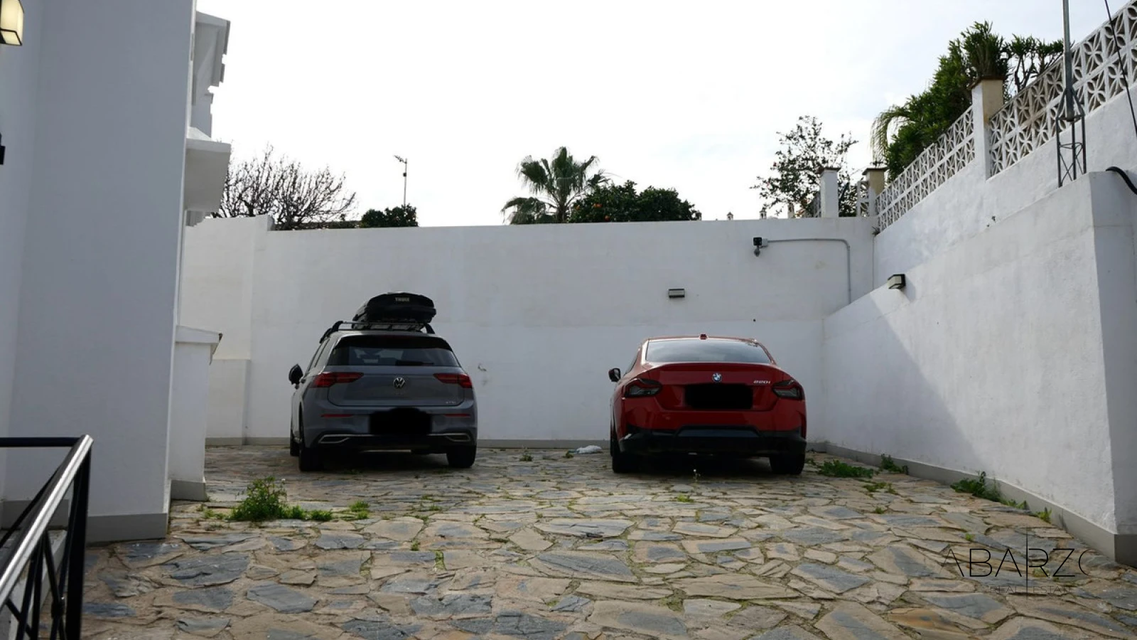 Villa con vistas al mar en Xarblanca, piscina privada, parcela grande y potencial de reforma — interior, Marbella Centro, Marbella (13 of 23)