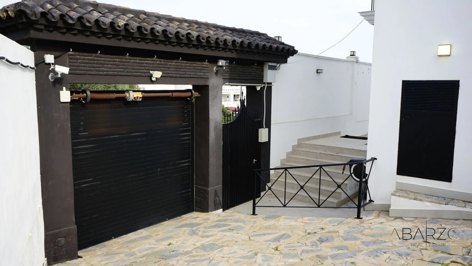 Villa con vistas al mar en Xarblanca, piscina privada, parcela grande y potencial de reforma — interior, Marbella Centro, Marbella (23 of 23)