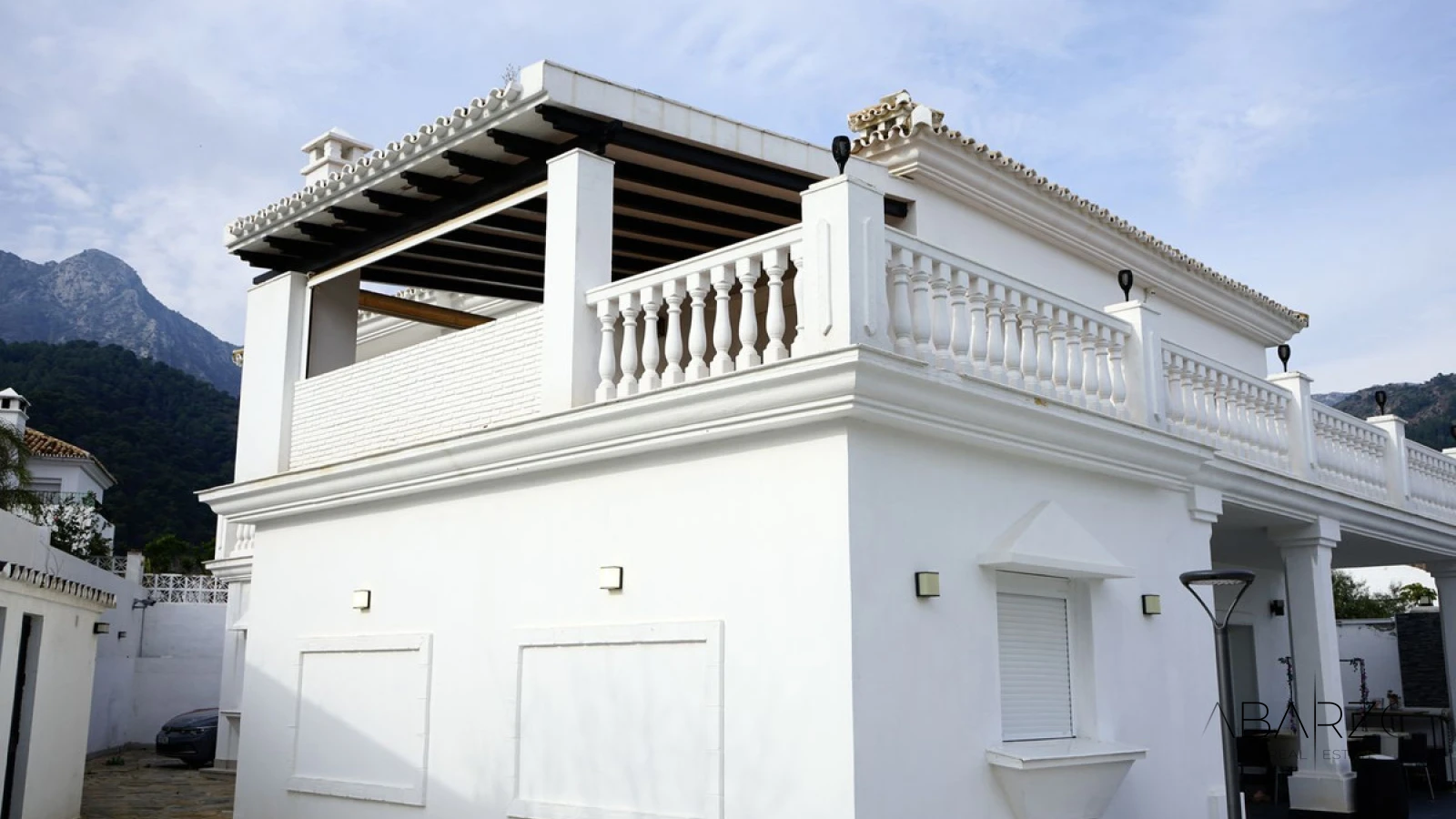 Villa con vistas al mar en Xarblanca, piscina privada, parcela grande y potencial de reforma — interior, Marbella Centro, Marbella (17 of 23)