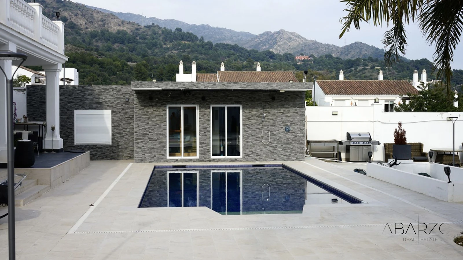 Villa con vistas al mar en Xarblanca, piscina privada, parcela grande y potencial de reforma — interior, Marbella Centro, Marbella (16 of 23)
