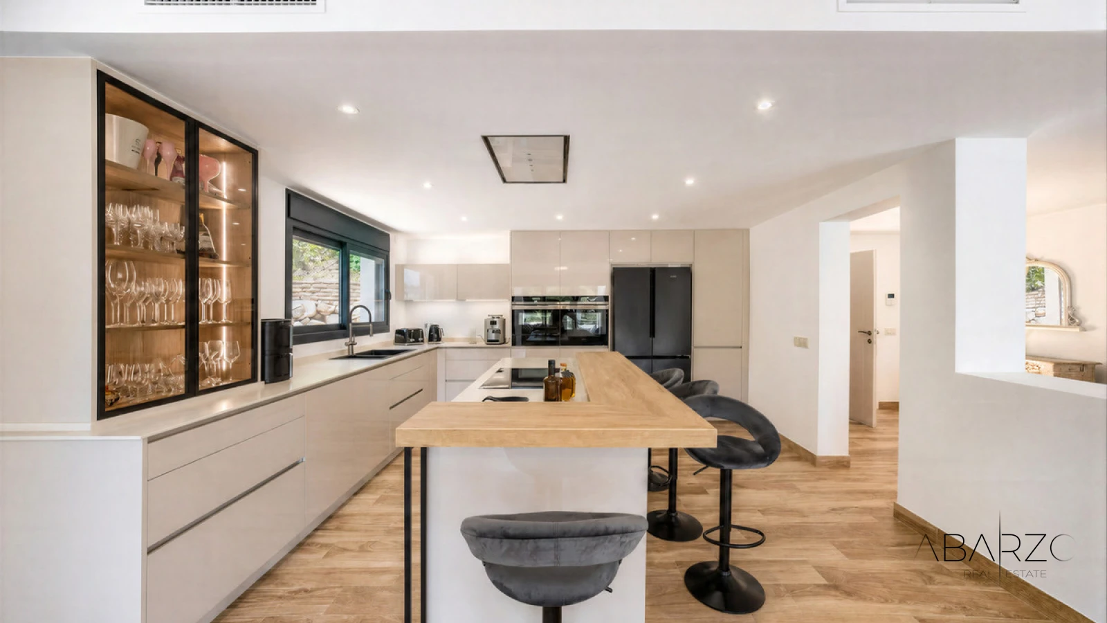 Renovated Villa with Private Pool in El Rosario, Marbella — interior, Marbella East, Marbella (9 of 36)