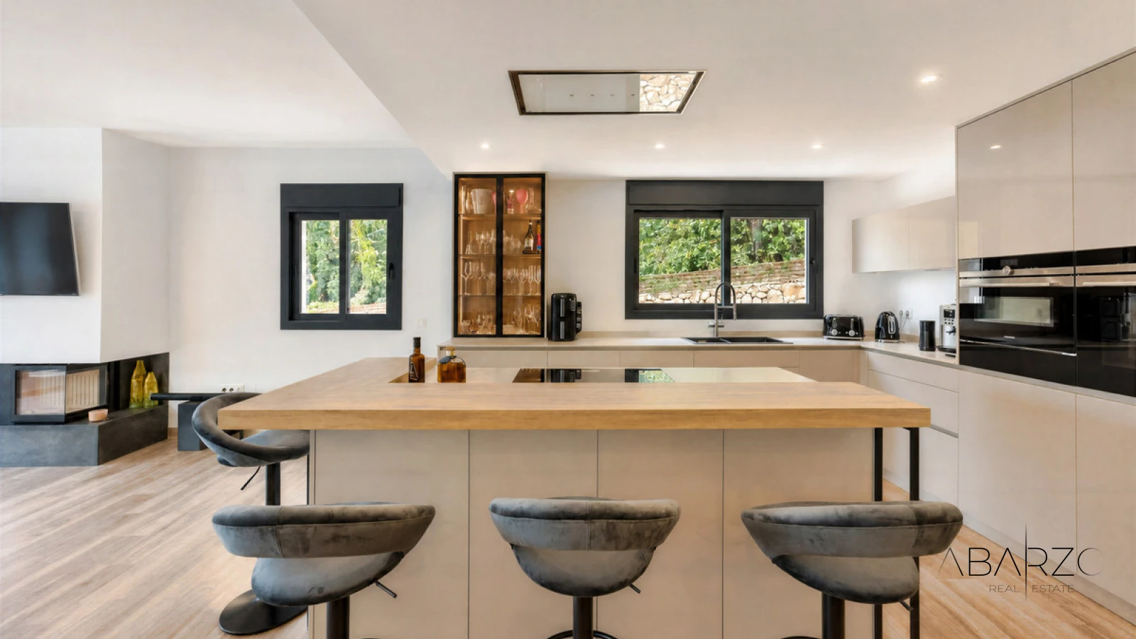 Renovated Villa with Private Pool in El Rosario, Marbella — interior, Marbella East, Marbella (8 of 36)