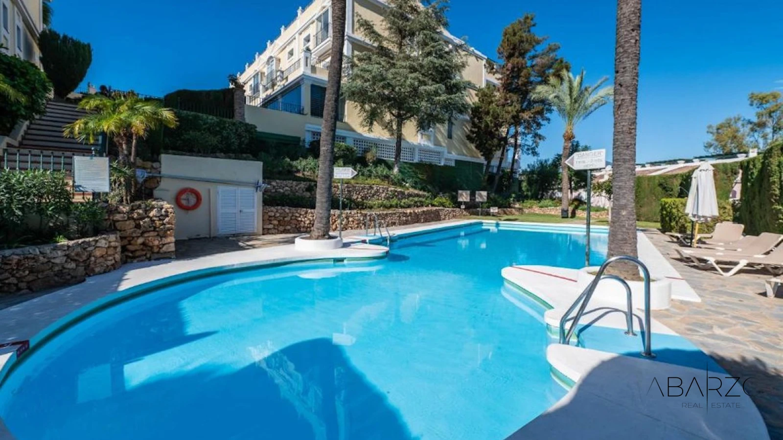 Touristic Licensed Apartment near Golf, in Aloha, Nueva Andalucia — luxury property for sale in Nueva Andalucía, Marbella