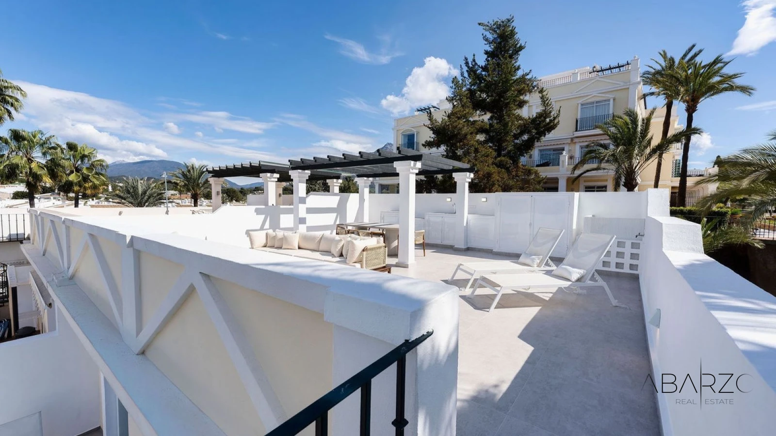 Touristic Licensed Apartment near Golf, in Aloha, Nueva Andalucia — luxury property for sale in Nueva Andalucía, Marbella
