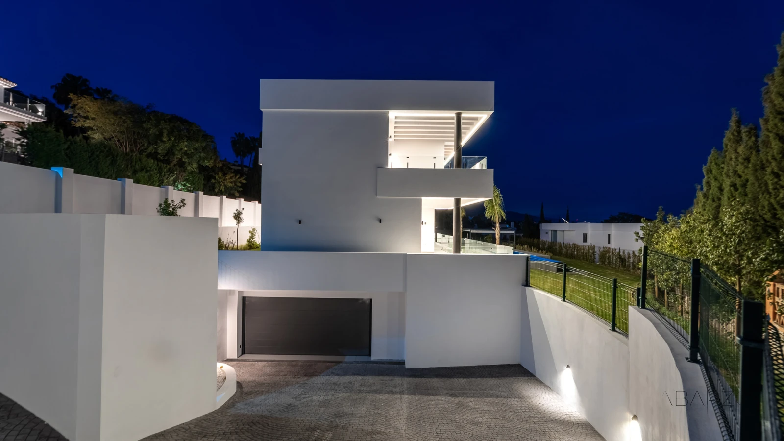 Villa de nueva construcción en parcela de 2500 m² con 6 dormitorios y diseño innovador — interior, New Golden Mile, Estepona (25 of 27)