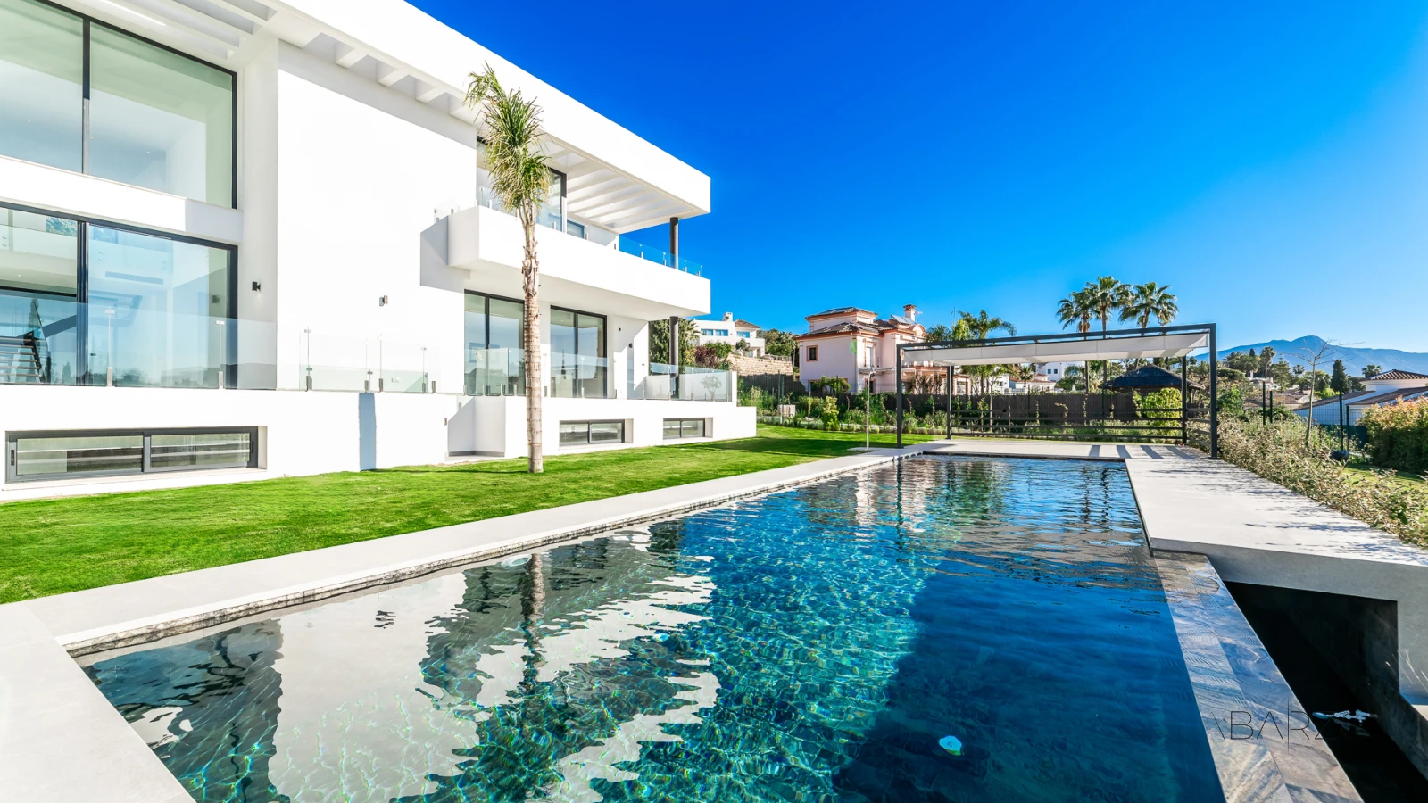 Villa de nueva construcción en parcela de 2500 m² con 6 dormitorios y diseño innovador — interior, New Golden Mile, Estepona (19 of 27)