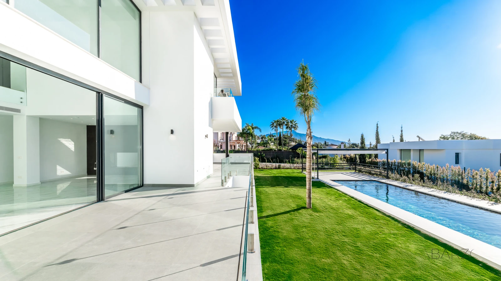 Villa de nueva construcción en parcela de 2500 m² con 6 dormitorios y diseño innovador — interior, New Golden Mile, Estepona (15 of 27)