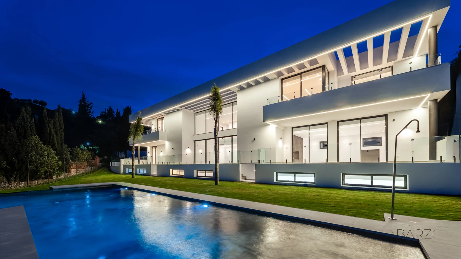 Villa de nueva construcción en parcela de 2500 m² con 6 dormitorios y diseño innovador — interior, New Golden Mile, Estepona (21 of 27)