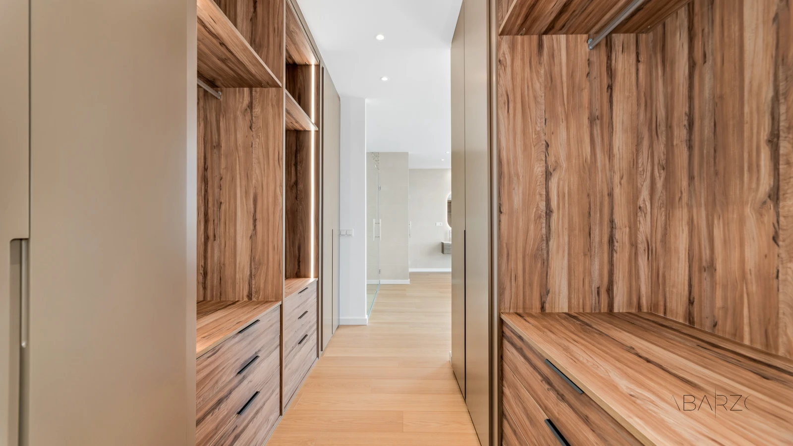 Villa de nueva construcción en parcela de 2500 m² con 6 dormitorios y diseño innovador — interior, New Golden Mile, Estepona (4 of 27)