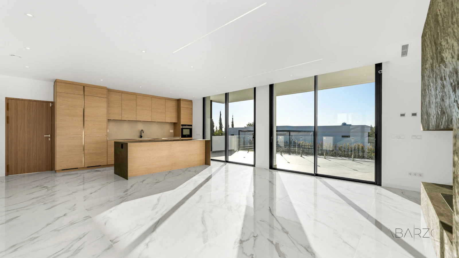 Villa de nueva construcción en parcela de 2500 m² con 6 dormitorios y diseño innovador — interior, New Golden Mile, Estepona (13 of 27)