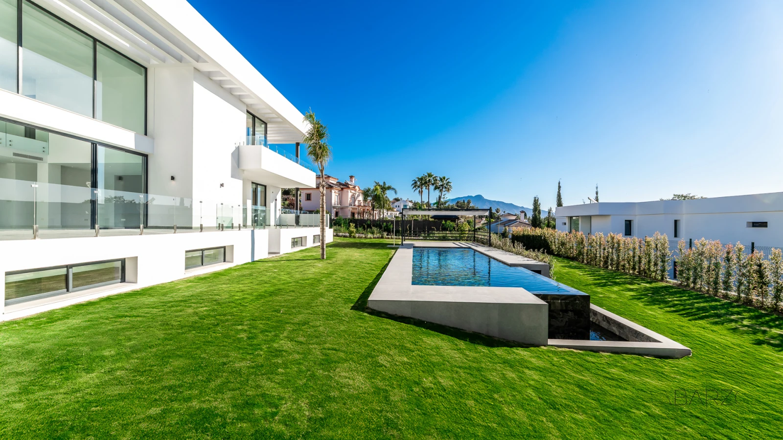 Villa de nueva construcción en parcela de 2500 m² con 6 dormitorios y diseño innovador — interior, New Golden Mile, Estepona (18 of 27)