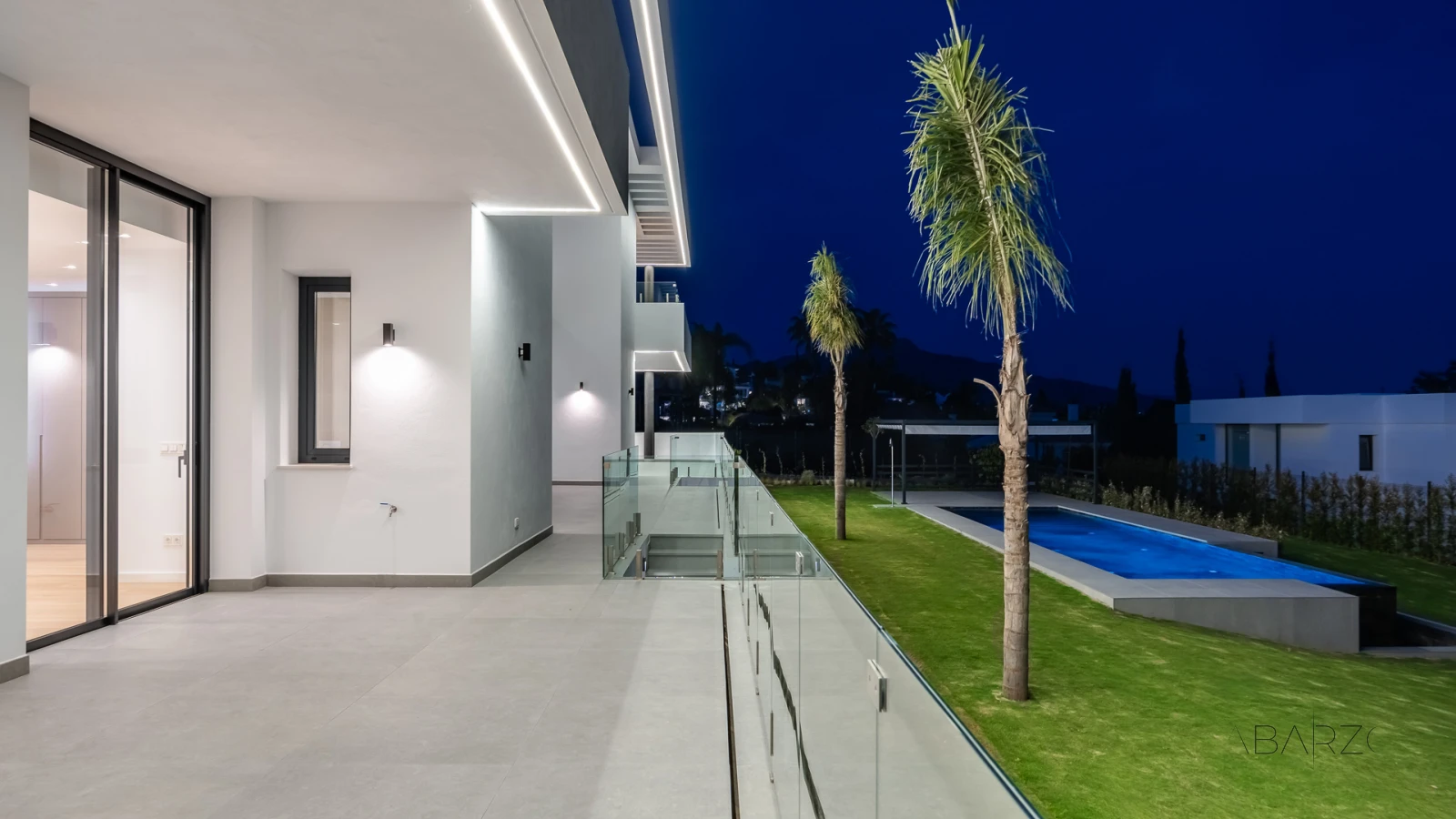 Villa de nueva construcción en parcela de 2500 m² con 6 dormitorios y diseño innovador — interior, New Golden Mile, Estepona (24 of 27)