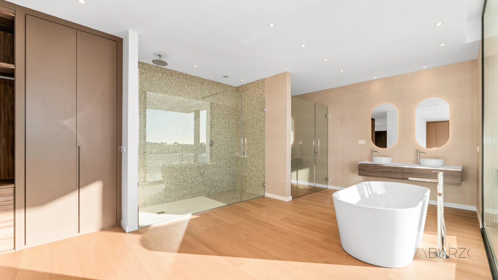 Villa de nueva construcción en parcela de 2500 m² con 6 dormitorios y diseño innovador — interior, New Golden Mile, Estepona (7 of 27)