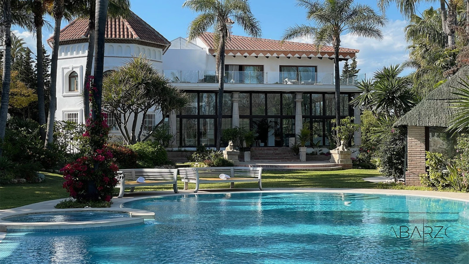 Andalusian Villa with Private Pool in Atalaya Río Verde, Nueva Andalucía — luxury property for sale in Nueva Andalucía, Marbella
