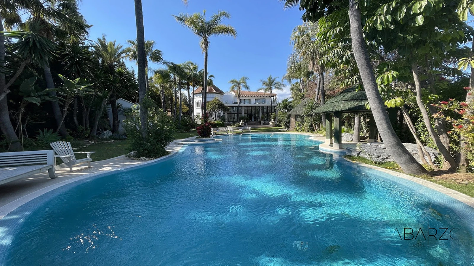 Andalusian Villa with Private Pool in Atalaya Río Verde, Nueva Andalucía — interior, Nueva Andalucía, Marbella (27 of 27)