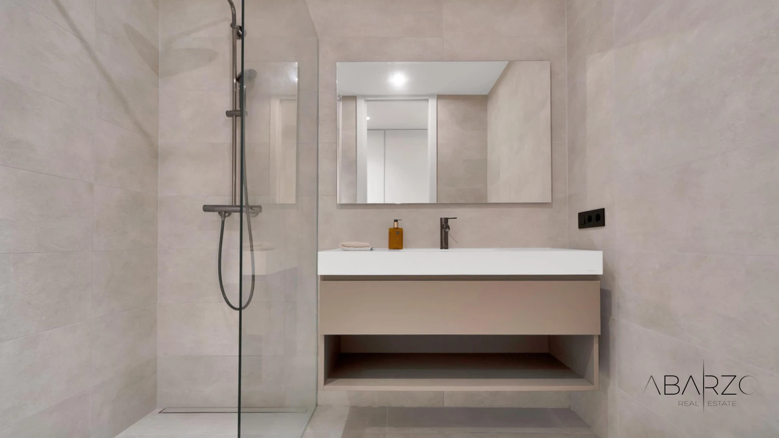 Contemporary Villa with Spa, Rooftop Jacuzzi and Infinity Pool in Nueva Andalucía — interior, Nueva Andalucía, Marbella (28 of 49)
