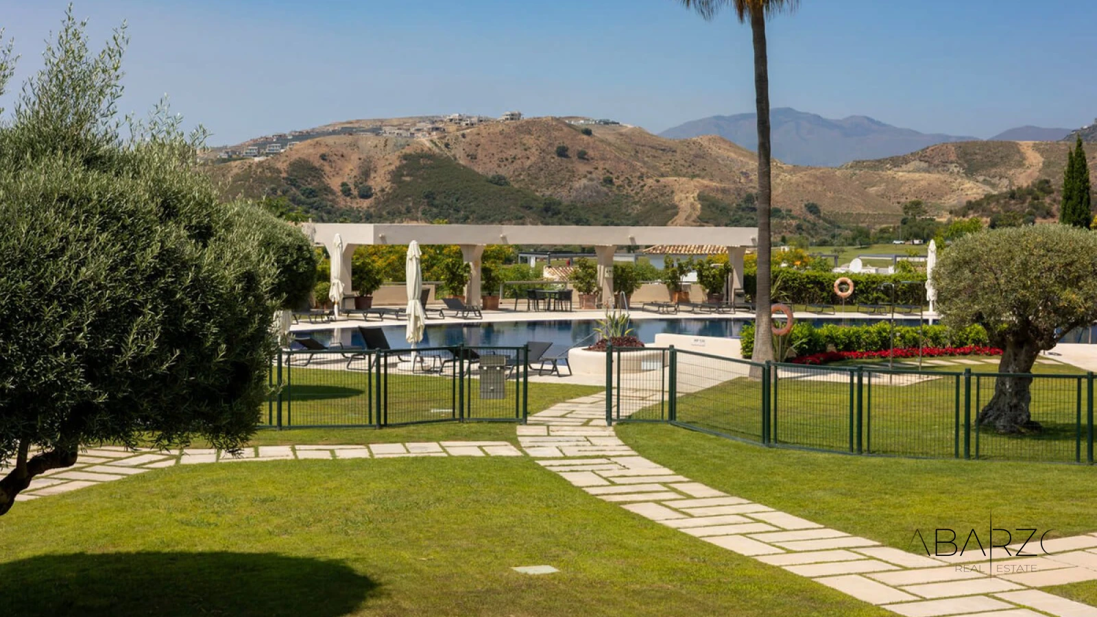 Turnkey Luxury Apartment with Private Terrace in Benahavis — interior, Los Arqueros, Benahavís (31 of 32)