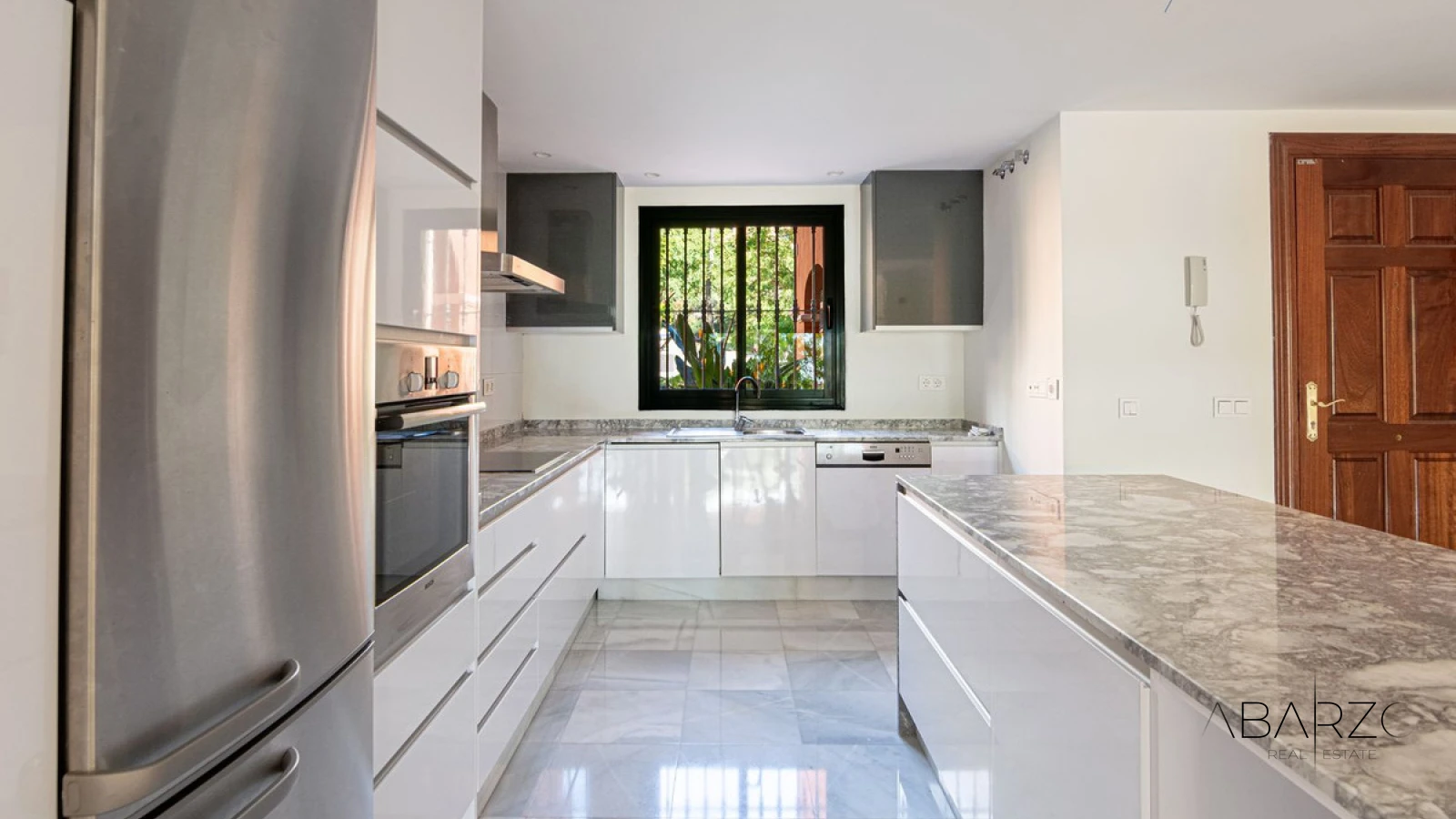 Lovely Spacious 2 Bedroom Apartment in Monte Halcones, Benahavis with Panoramic Sea Views — interior, Monte Halcones, Benahavís (5 of 16)