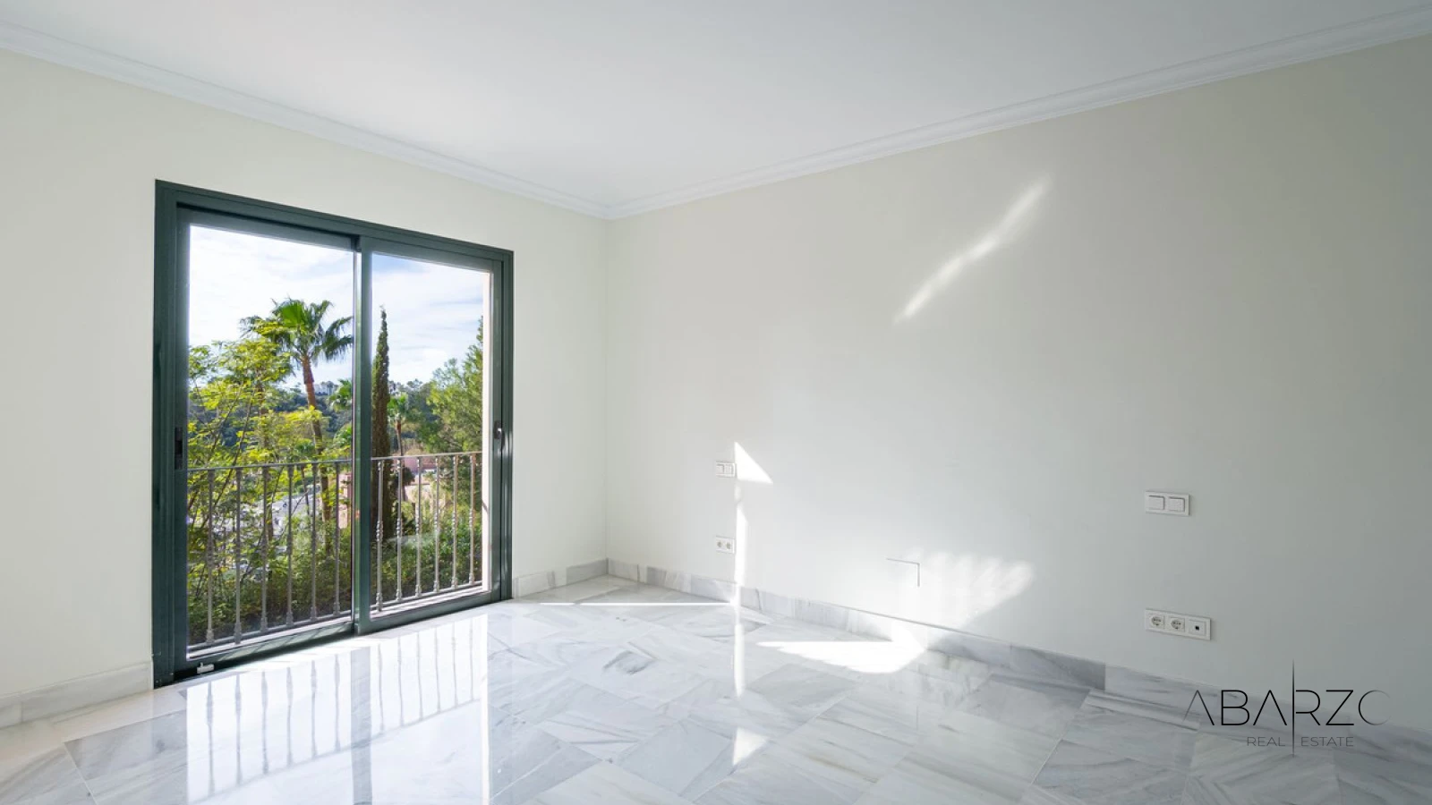 Lovely Spacious 2 Bedroom Apartment in Monte Halcones, Benahavis with Panoramic Sea Views — interior, Monte Halcones, Benahavís (10 of 16)