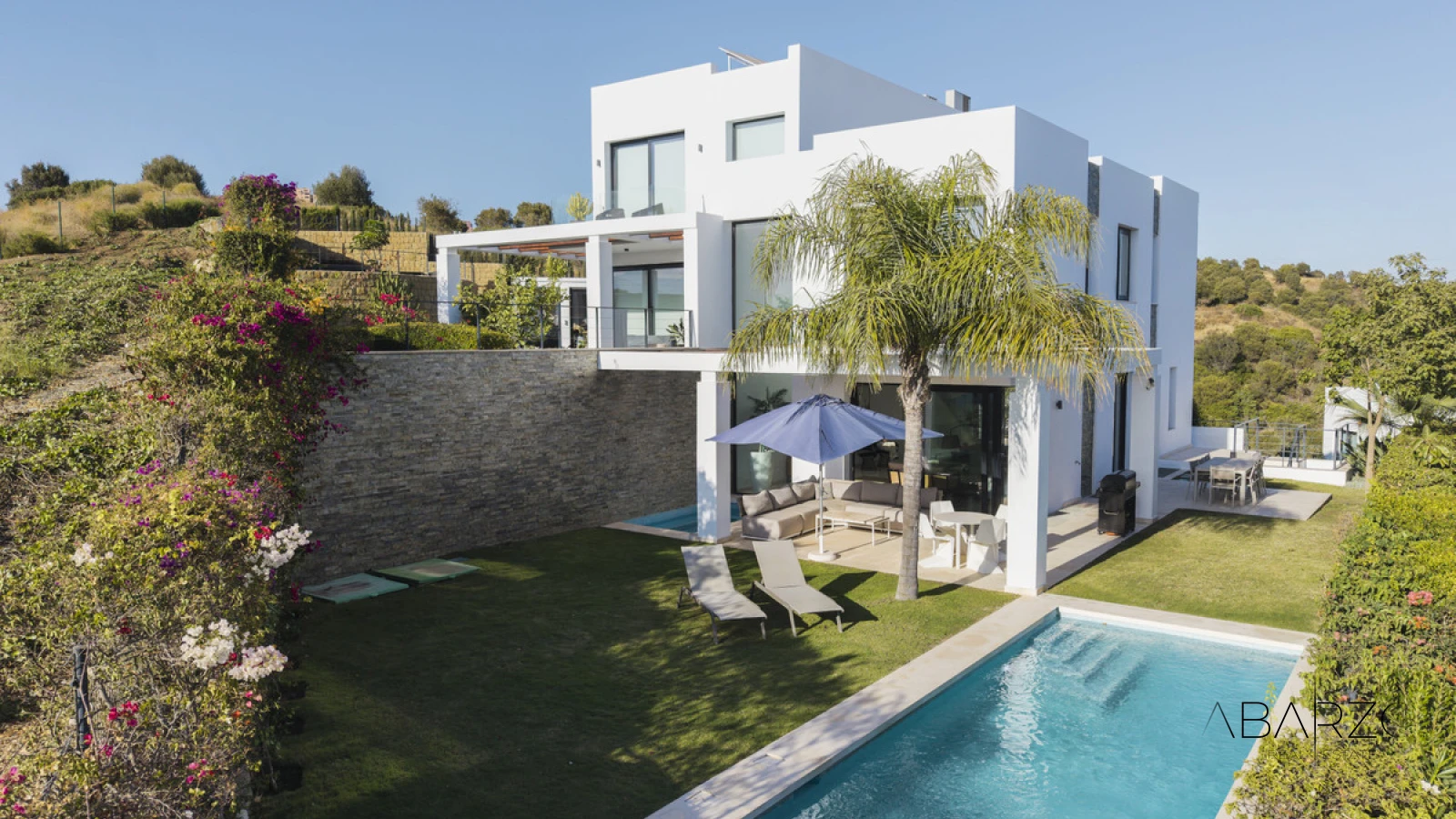 Elegant semi-detached villa in Cabopino Golf, Marbella with panoramic sea views — luxury property for sale in Marbella East, Marbella