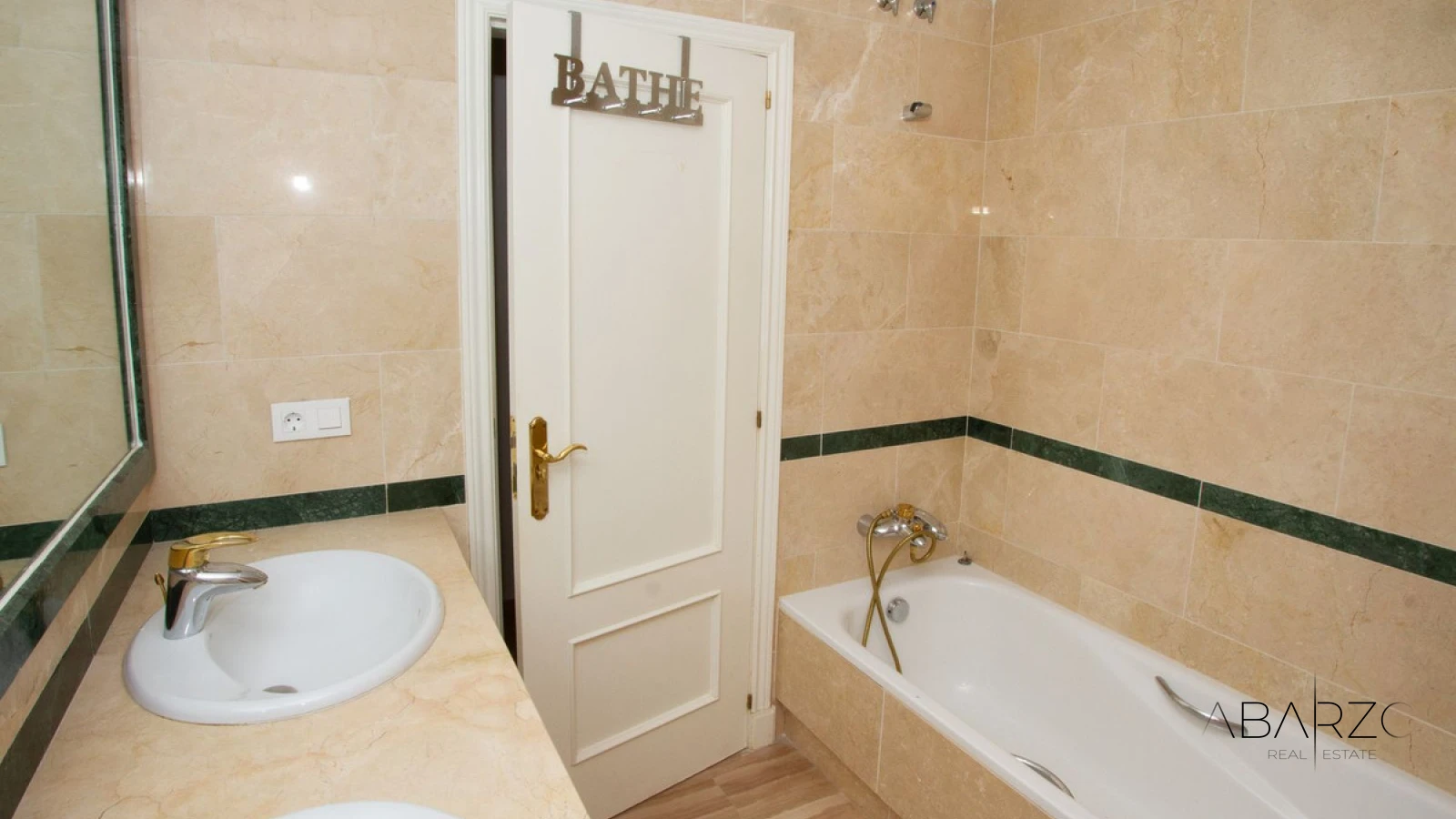 Superb Large 3-Bedroom Luxury Ground Floor Apartment Near Elviria Beach with Private Garden — interior, Marbella East, Marbella (9 of 17)