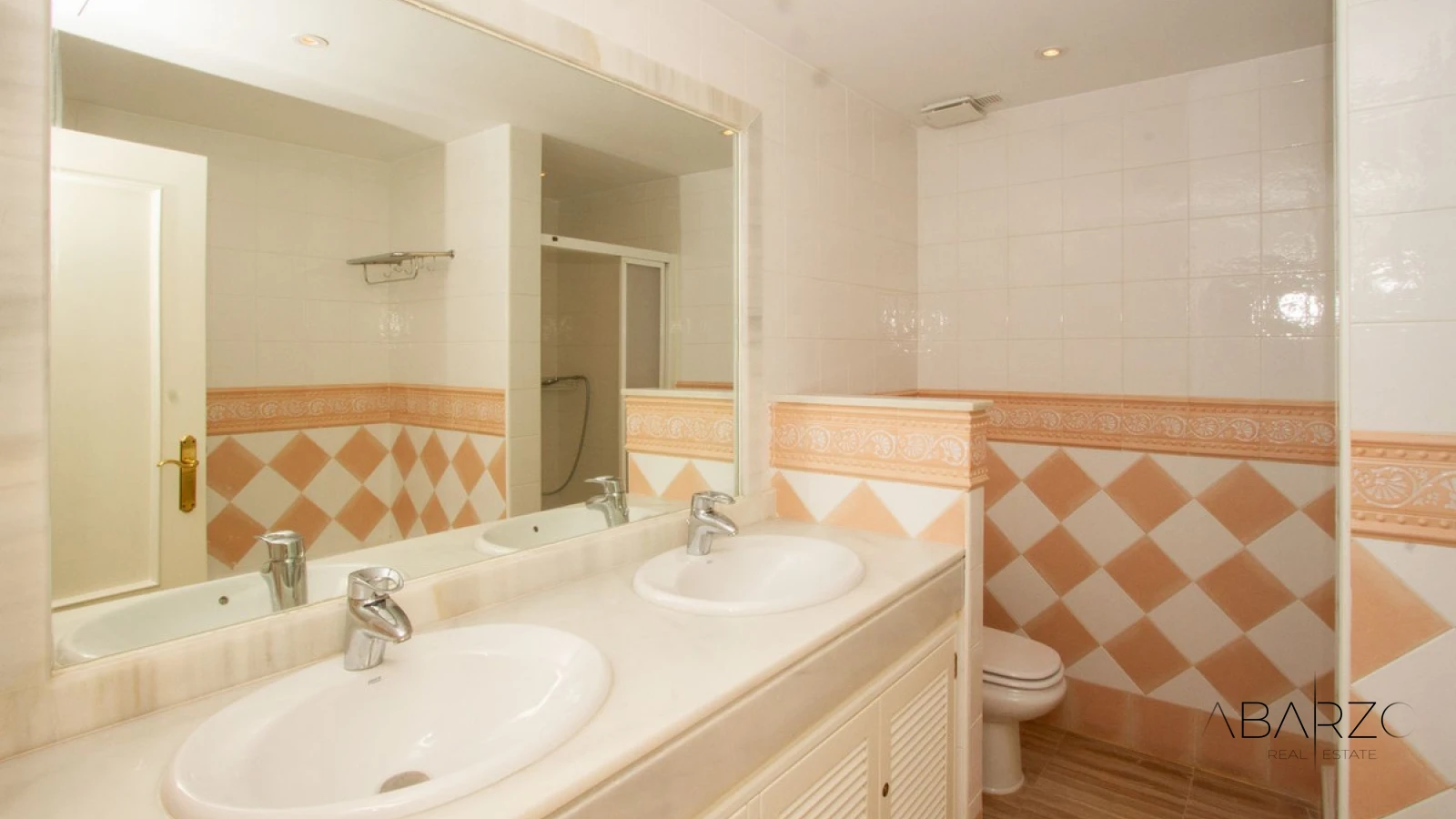 Superb Large 3-Bedroom Luxury Ground Floor Apartment Near Elviria Beach with Private Garden — interior, Marbella East, Marbella (13 of 17)