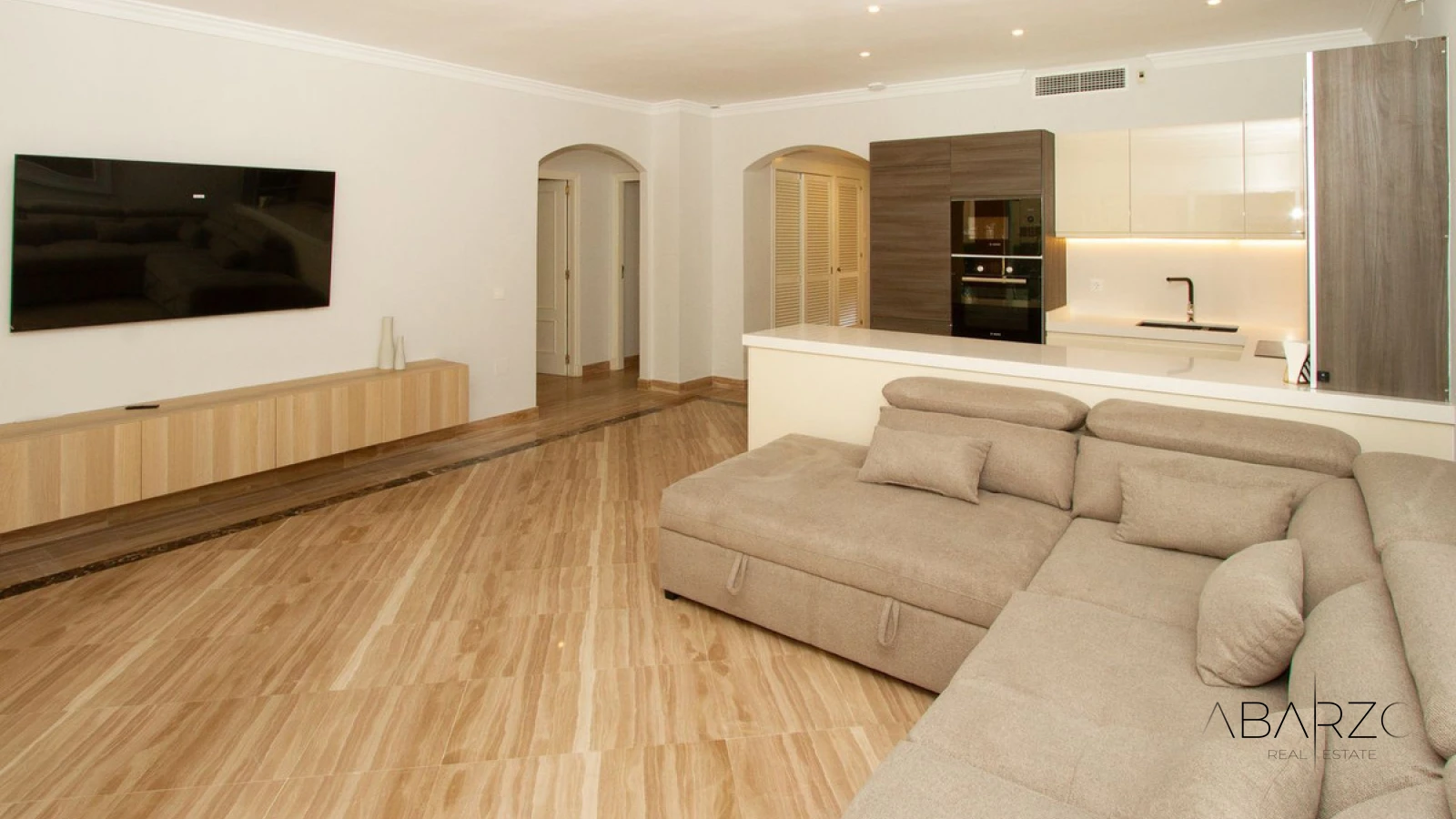 Superb Large 3-Bedroom Luxury Ground Floor Apartment Near Elviria Beach with Private Garden — interior, Marbella East, Marbella (6 of 17)