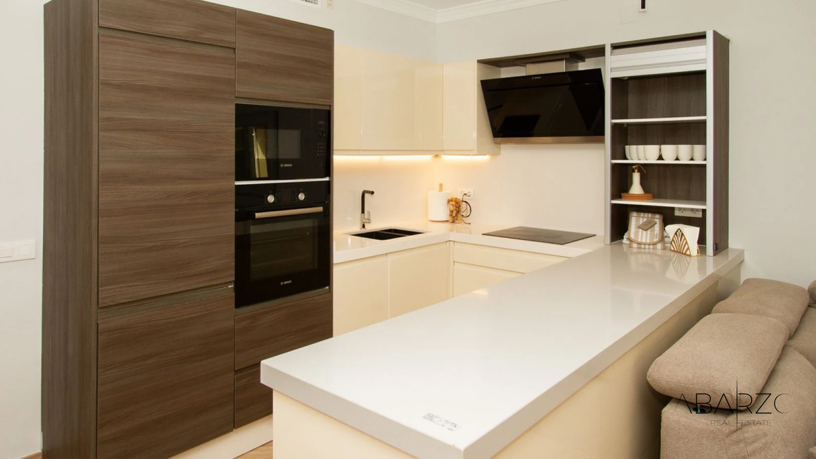 Superb Large 3-Bedroom Luxury Ground Floor Apartment Near Elviria Beach with Private Garden — interior, Marbella East, Marbella (8 of 17)