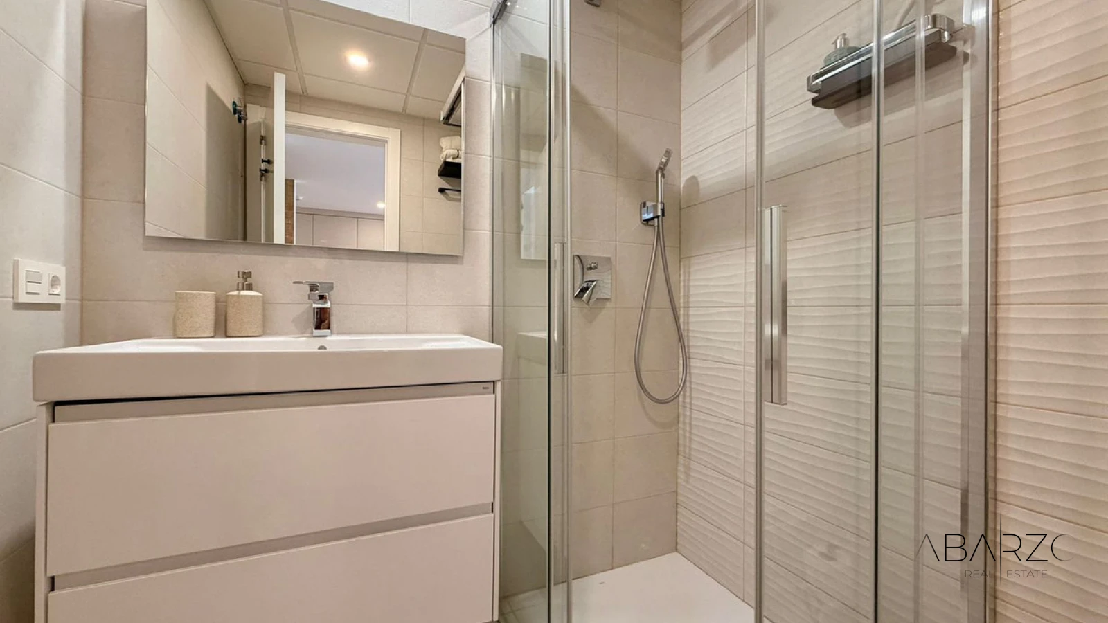 Apartment near beach with panoramic terrace in Elviria, Marbella — interior, Marbella East, Marbella (18 of 25)