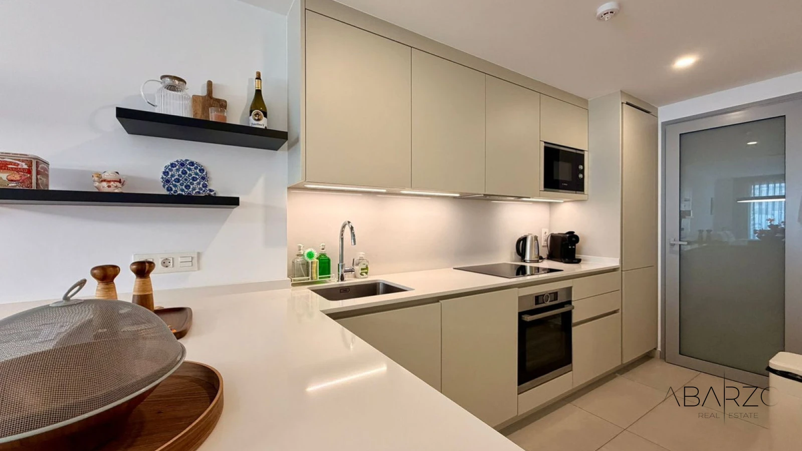 Apartment near beach with panoramic terrace in Elviria, Marbella — interior, Marbella East, Marbella (12 of 25)