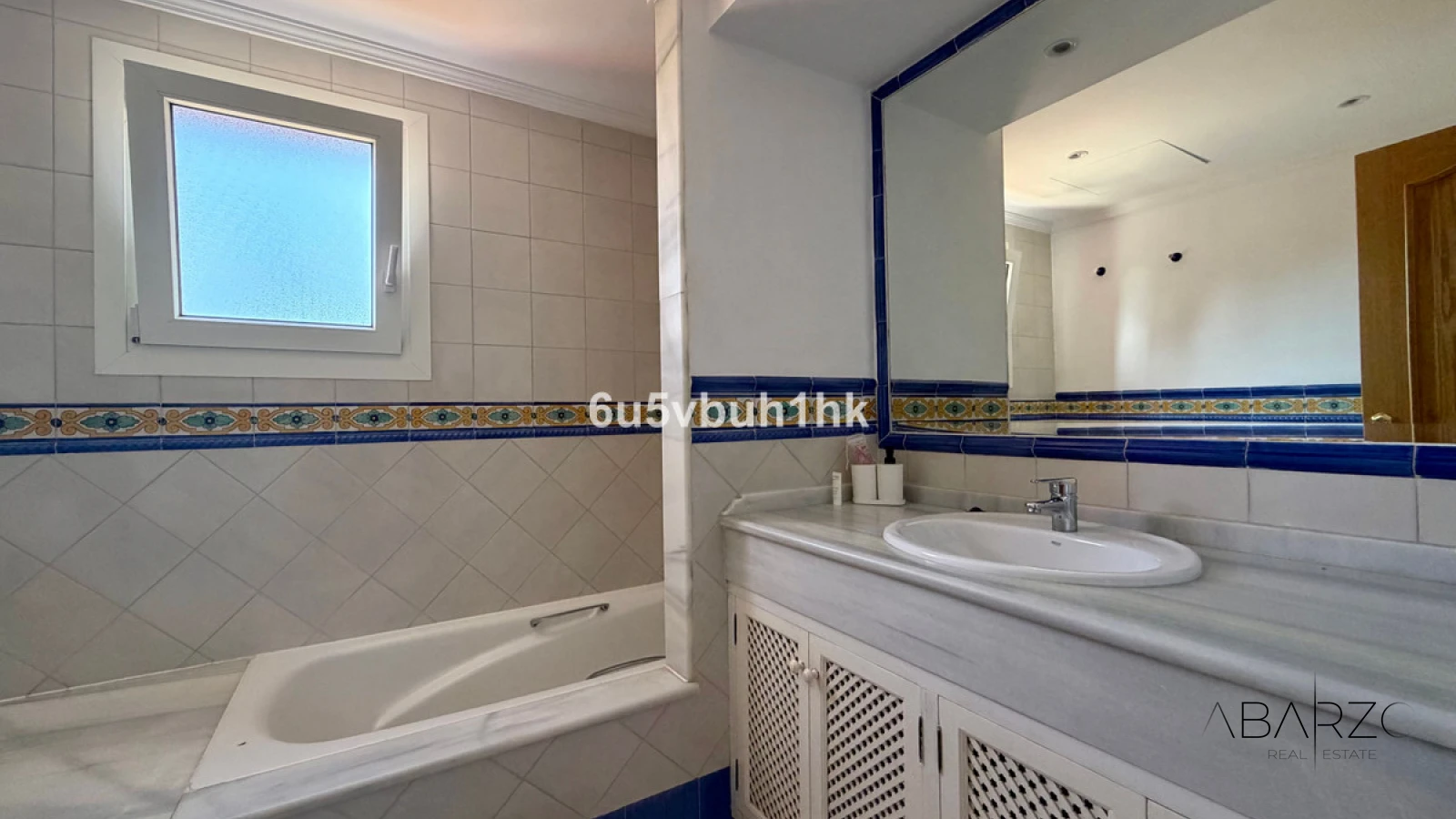 Semi-detached villa in Bello Horizonte Marbella with private pool and sea views — interior, Marbella Centro, Marbella (17 of 44)