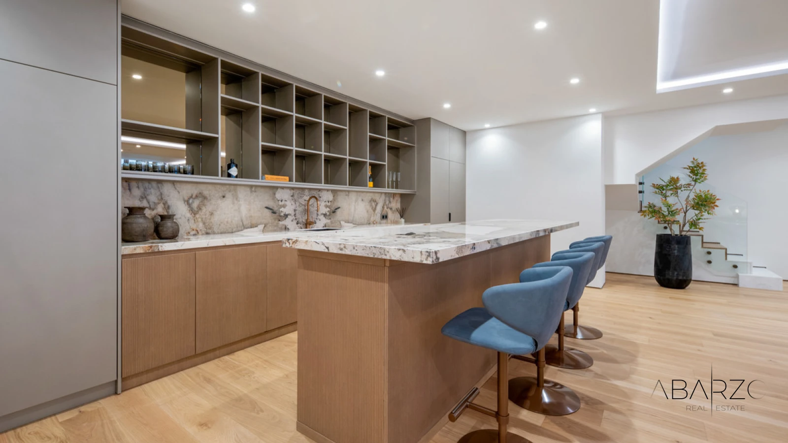 Duplex Apartment by FENDI Casa in The Golden Mile, Marbella — interior, Golden Mile, Marbella (23 of 33)