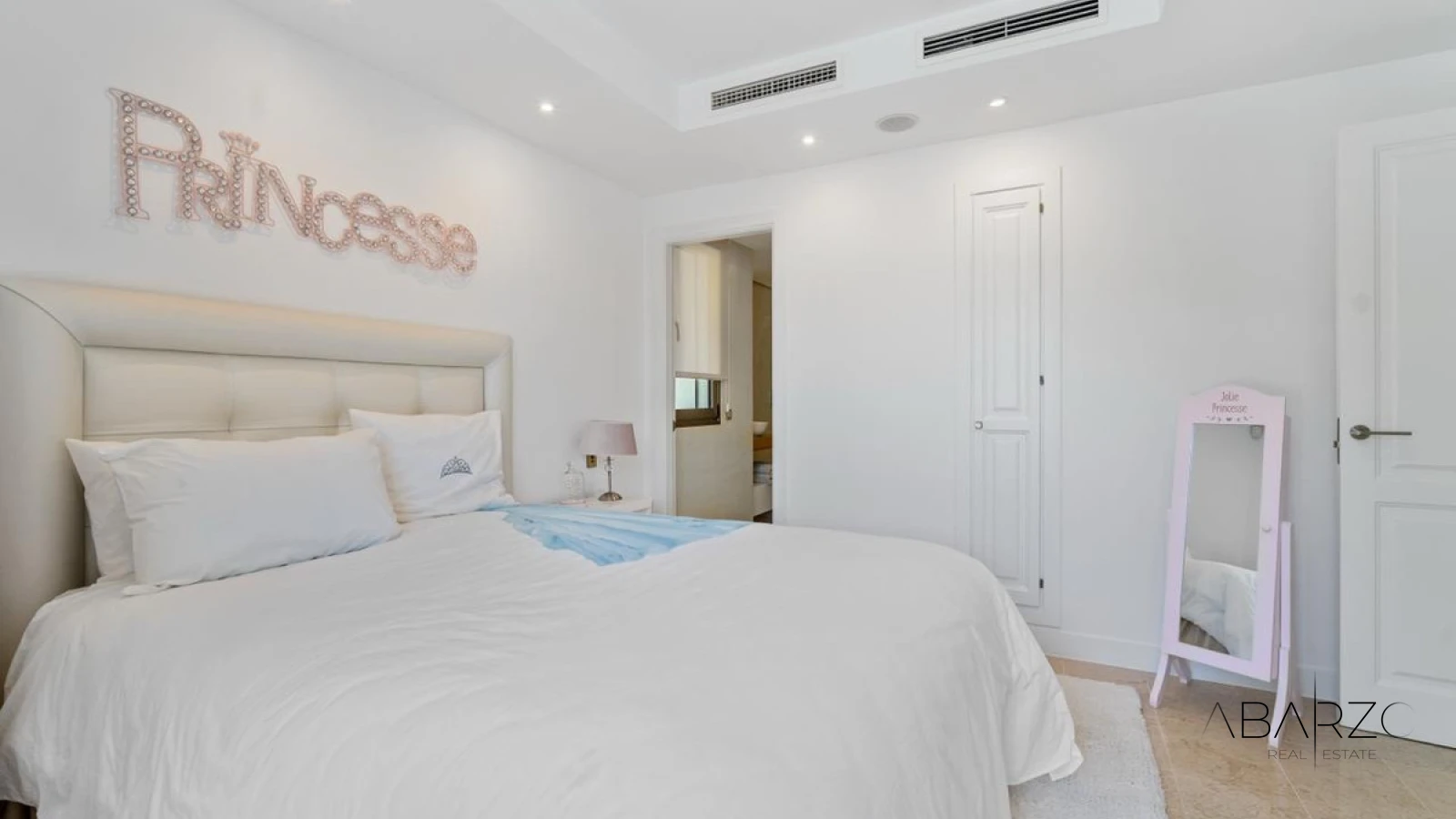 Modern Villa with Sea Views and Pool in Las Chapas, Marbella — interior, Marbella East, Marbella (26 of 49)