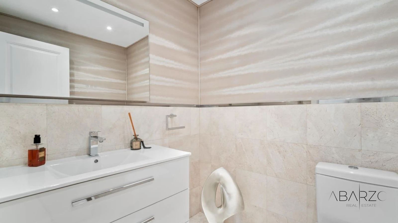 Modern Villa with Sea Views and Pool in Las Chapas, Marbella — interior, Marbella East, Marbella (27 of 49)