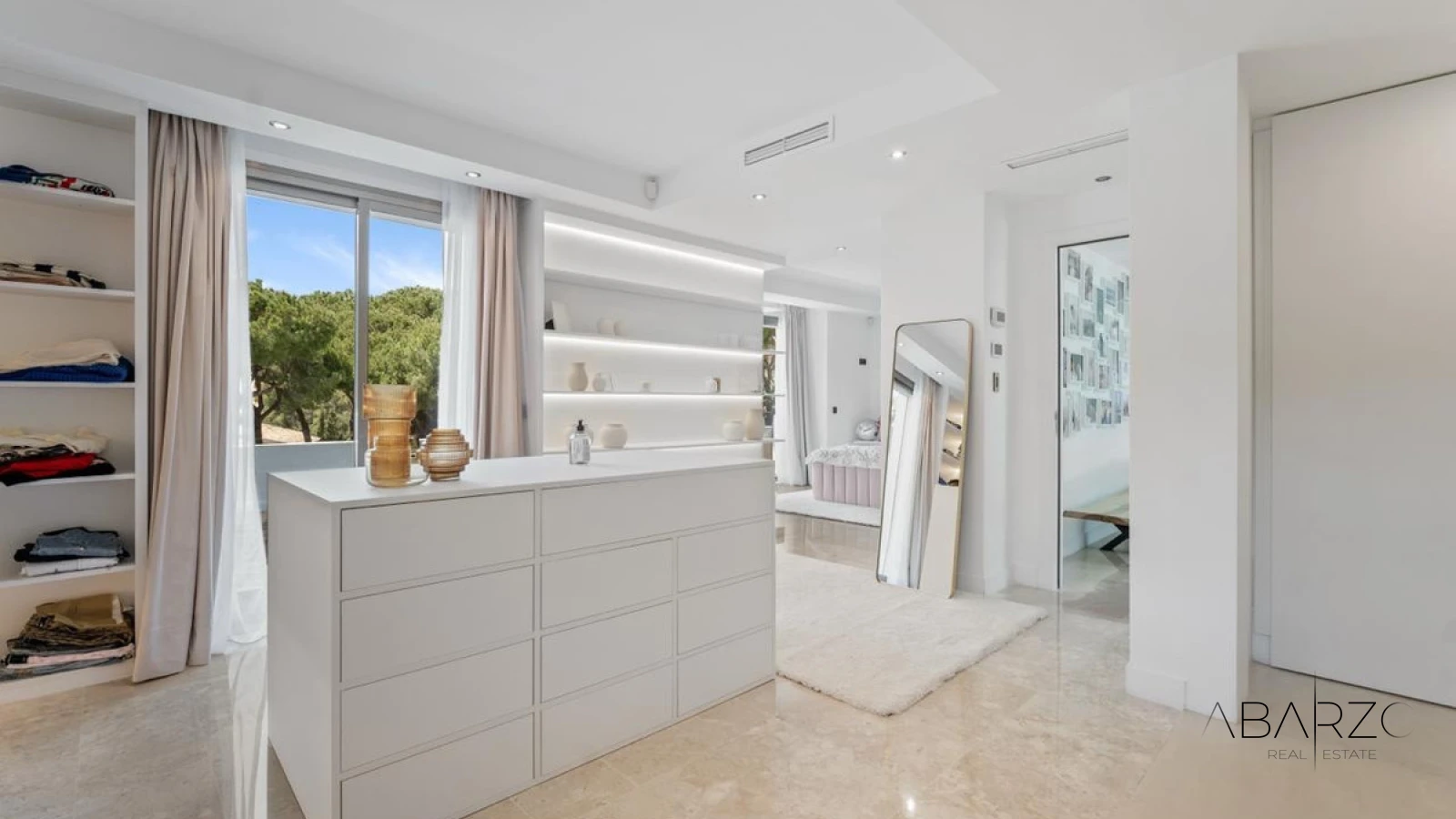 Modern Villa with Sea Views and Pool in Las Chapas, Marbella — interior, Marbella East, Marbella (31 of 49)