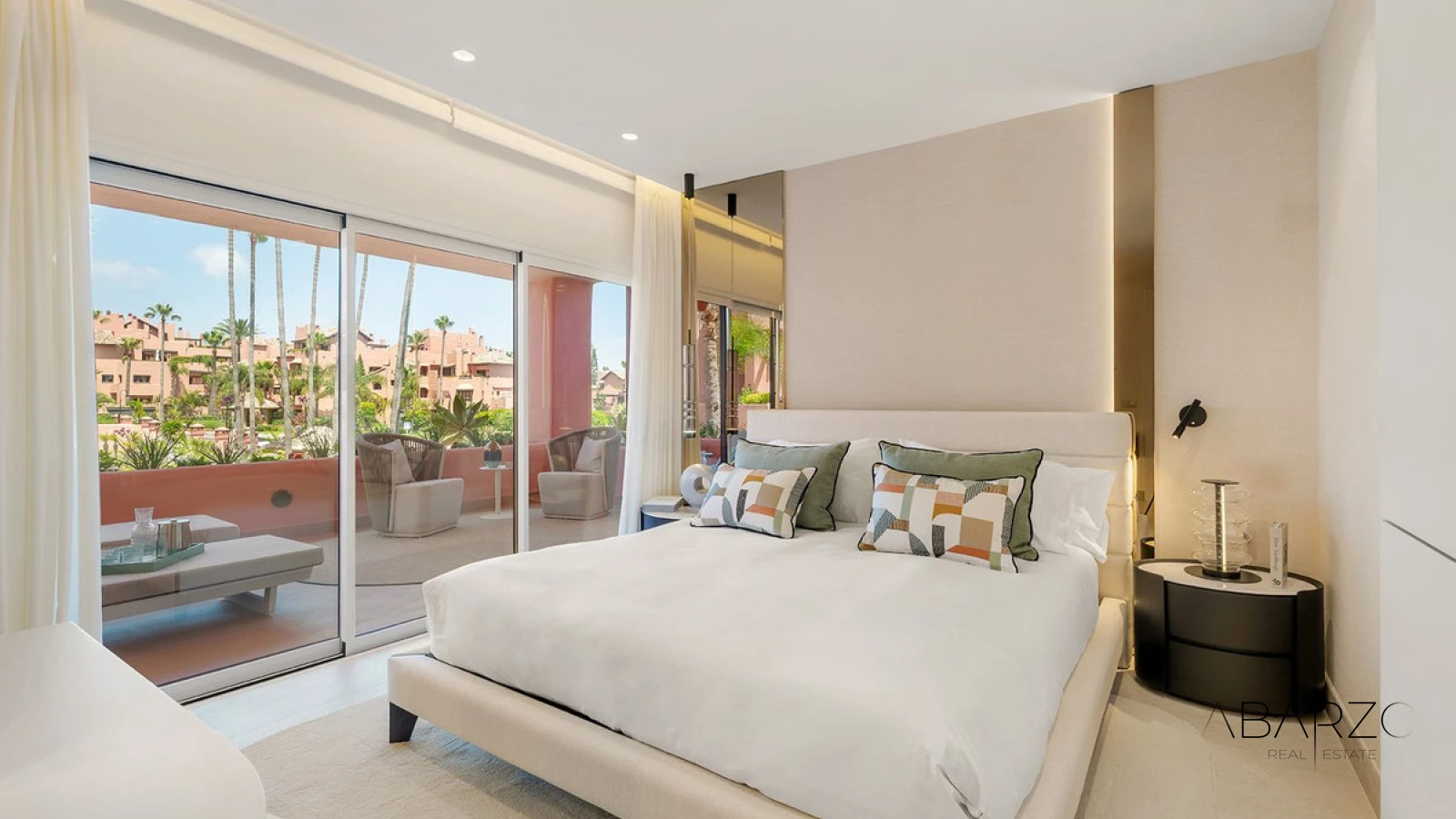 Frontline Beach Corner Apartment with Sea Views in Cabo Bermejo, Estepona — interior, New Golden Mile, Estepona (8 of 19)